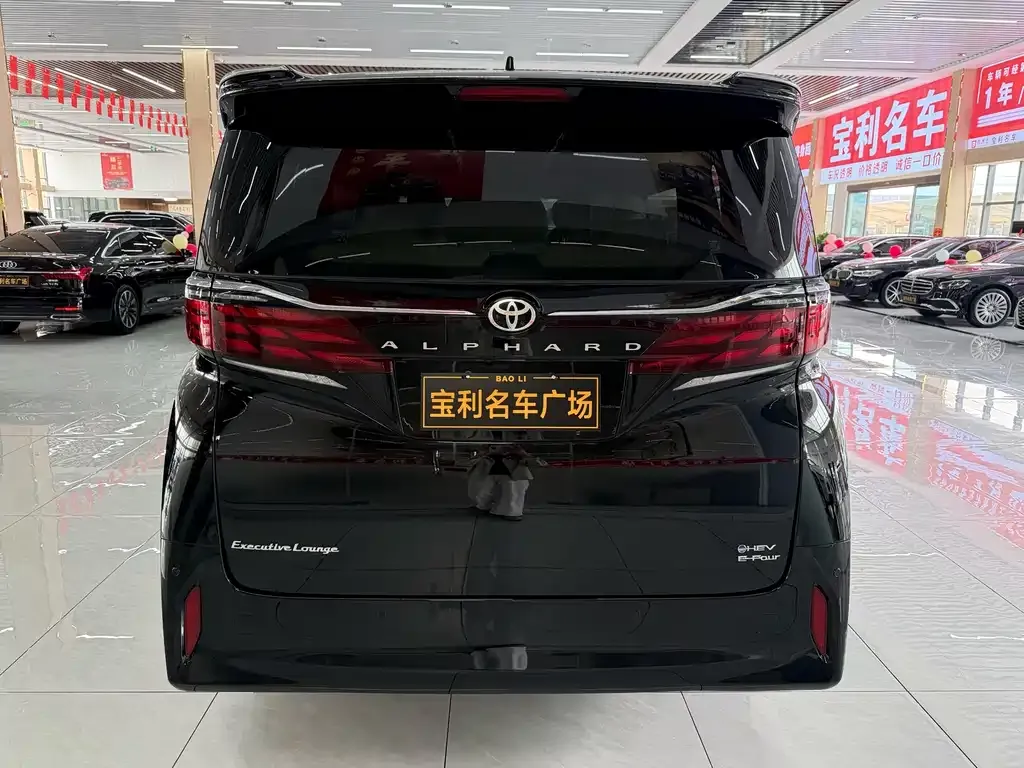 Toyota Alphard — фото 3