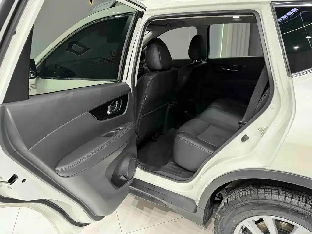 Nissan X-Trail 2023 из CN, фото 3
