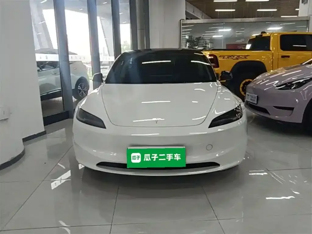 Tesla Model 3 — фото 7