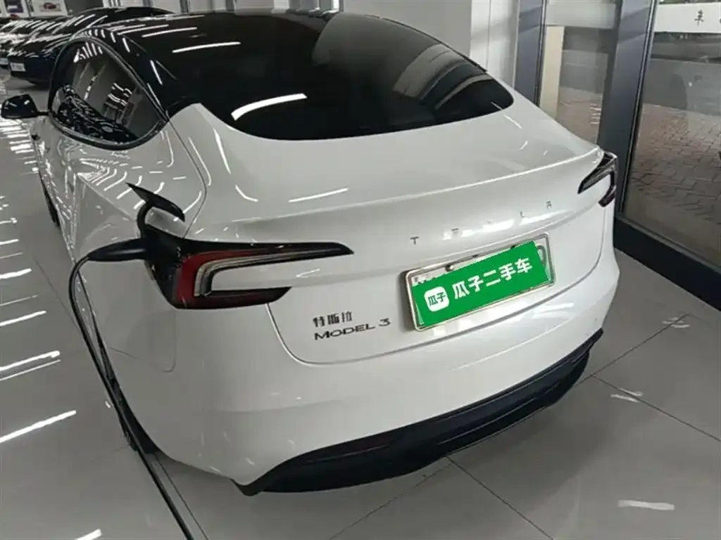 Tesla Model 3 — фото 10