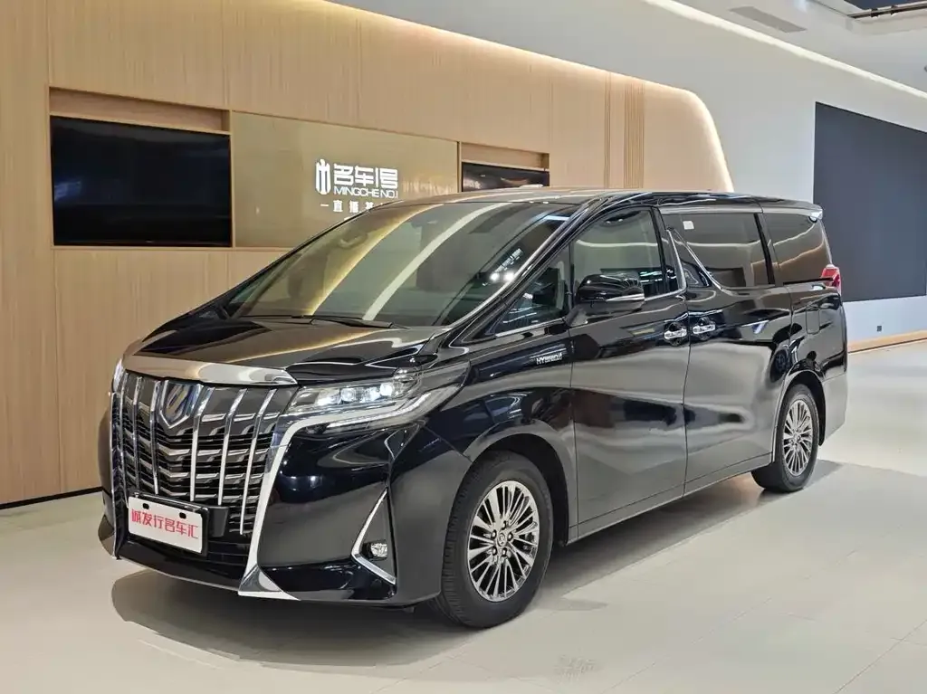 Toyota Alphard — фото 1