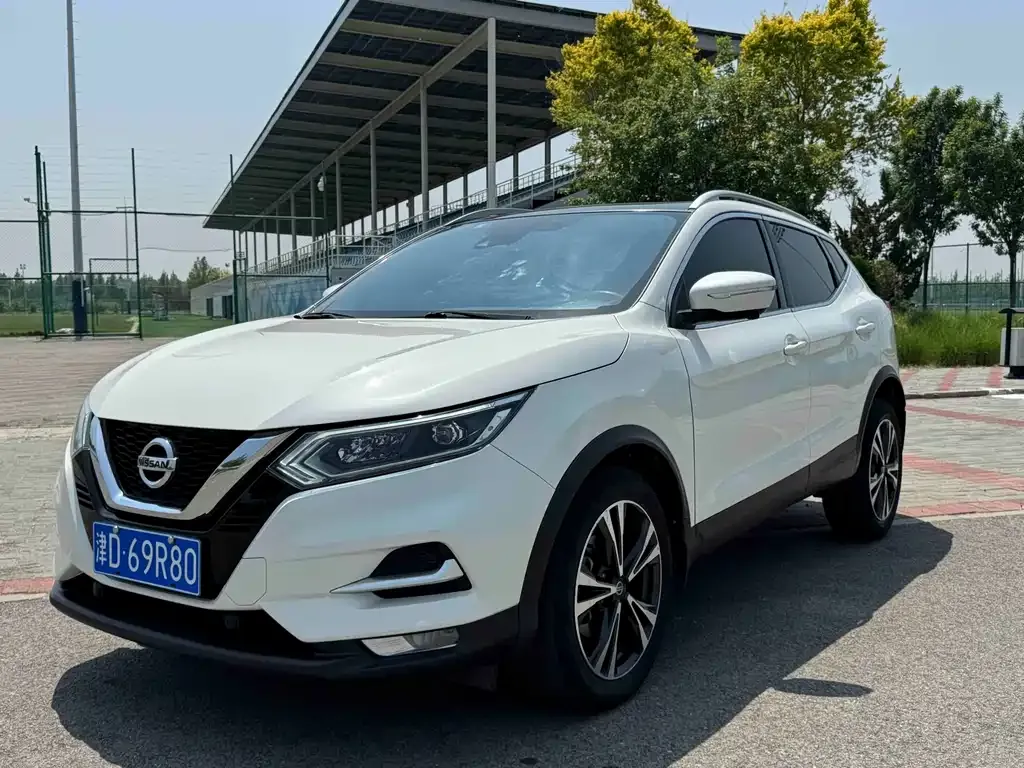 Nissan Qashqai — фото 1