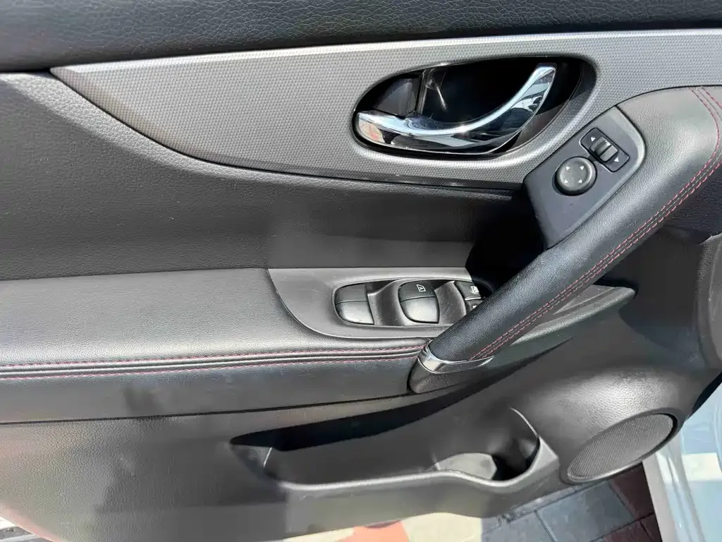 Nissan Qashqai — фото 10