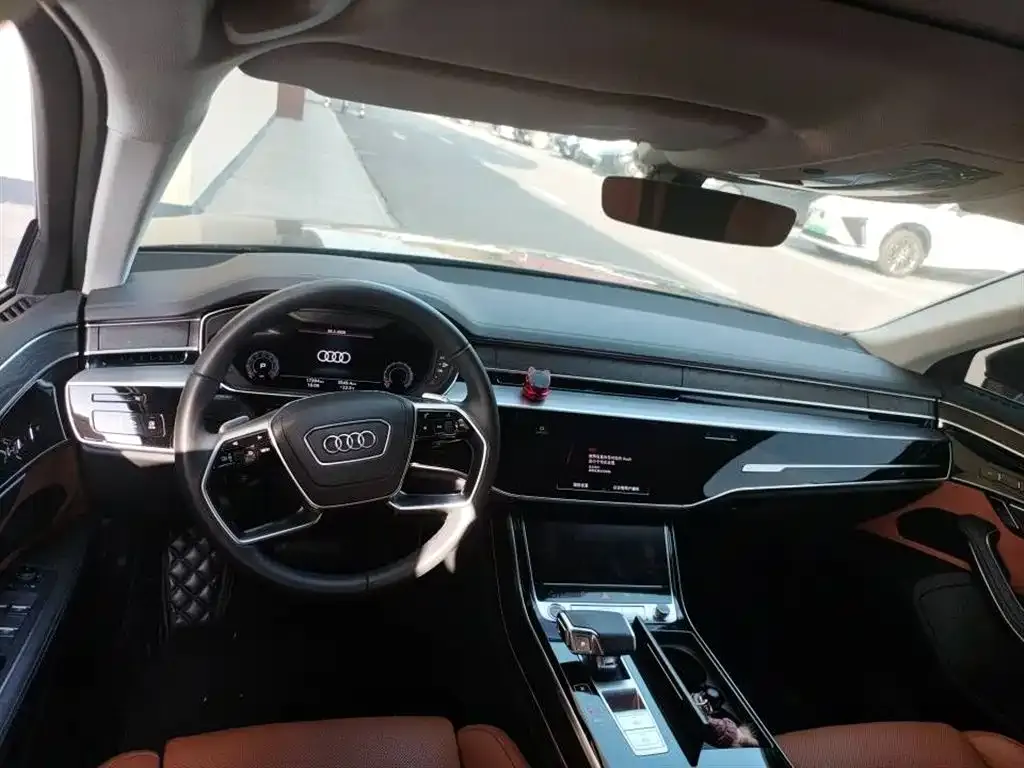 Audi A8 — фото 4