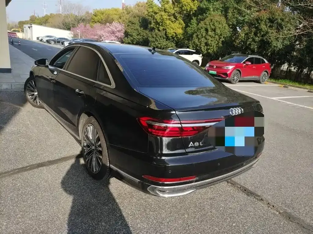 Audi A8 — фото 3