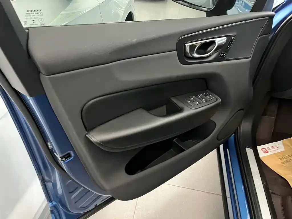 Volvo XC60 — фото 2