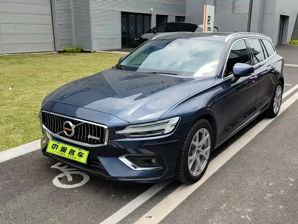 Volvo V60 2022 из CN, фото 1