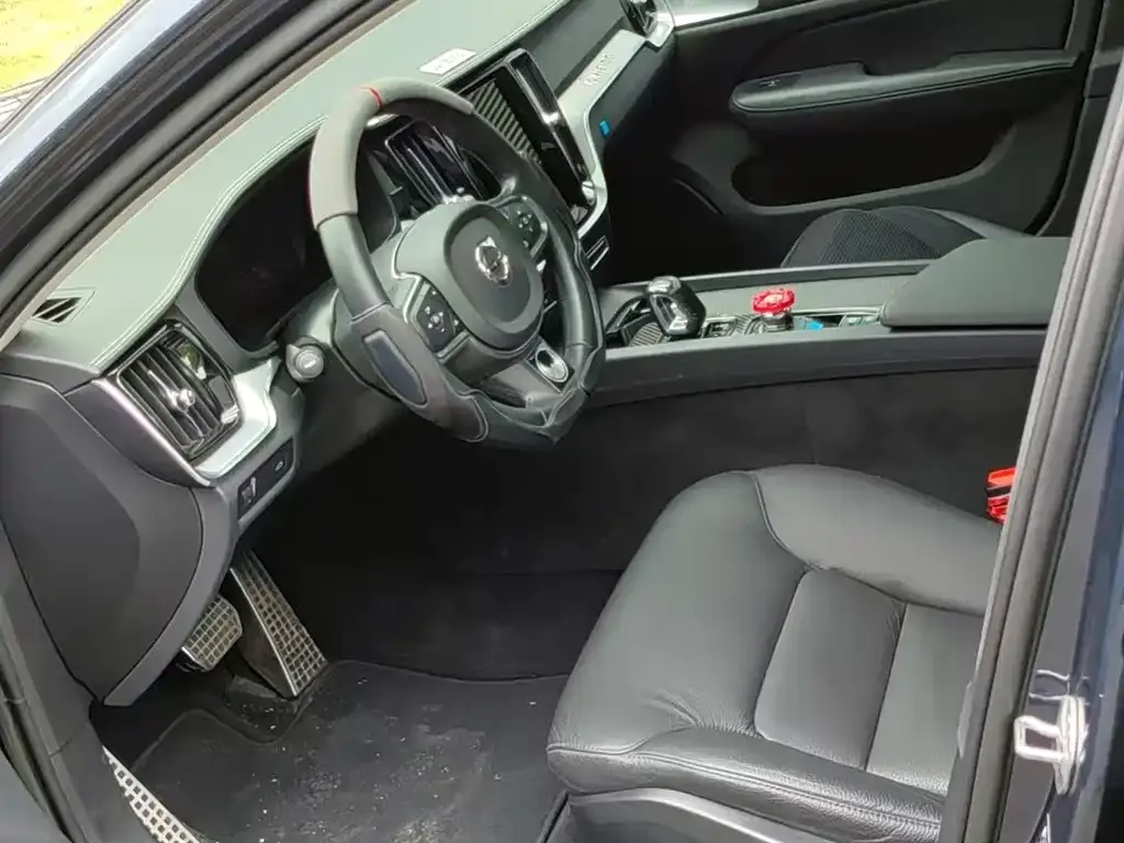 Volvo V60 2022 из CN, фото 3