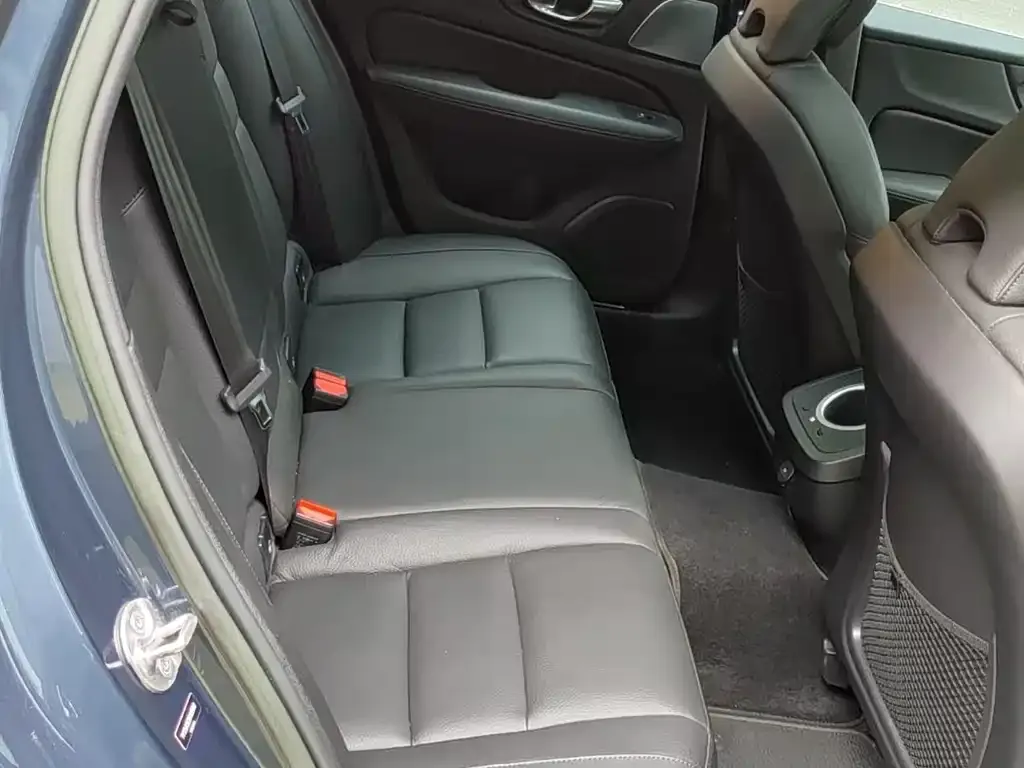 Volvo V60 2022 из CN, фото 2