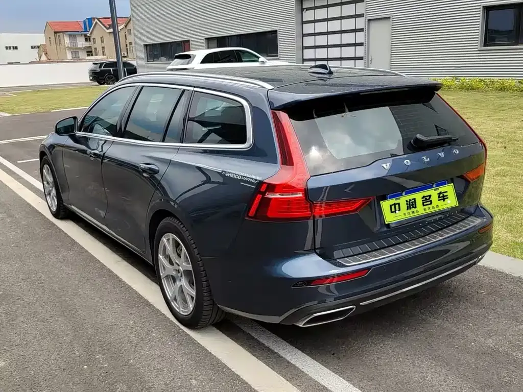 Volvo V60 2022 из CN, фото 5