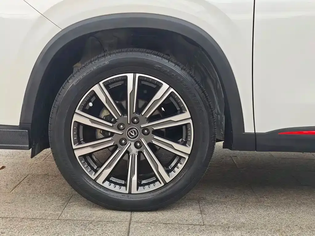 Changan CS75PLUS — фото 3