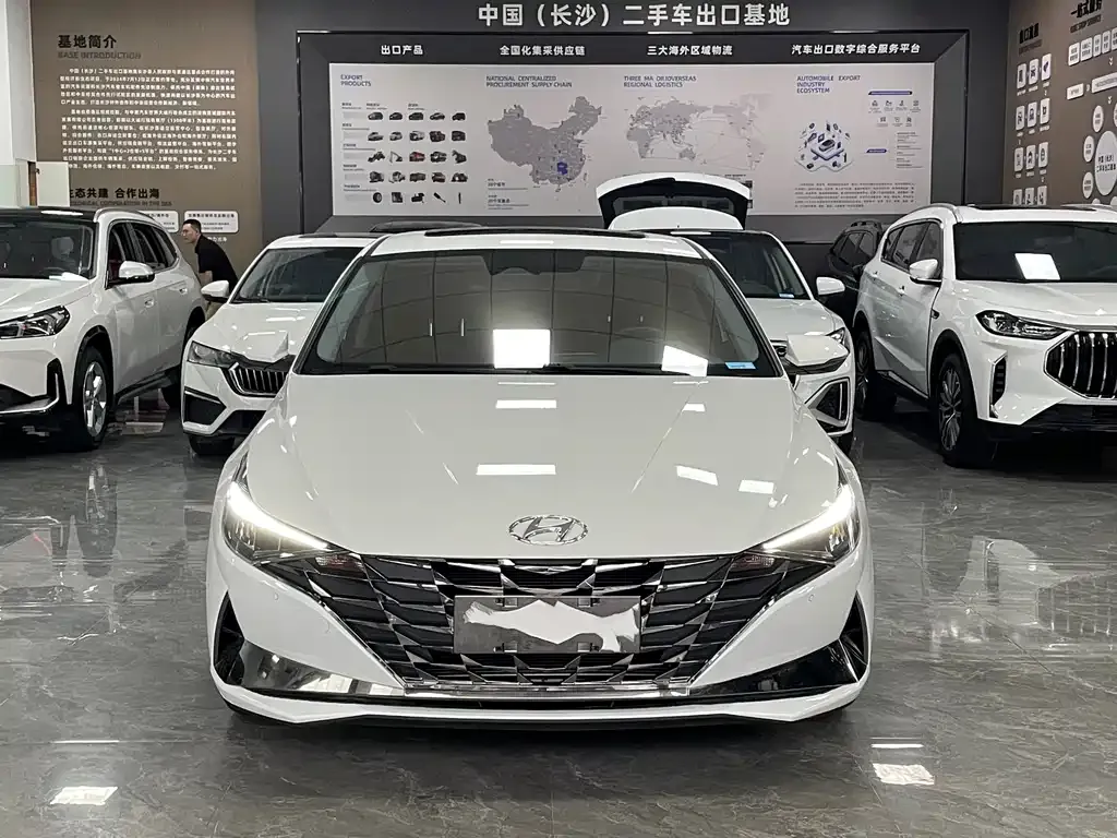 Hyundai Elantra — фото 2
