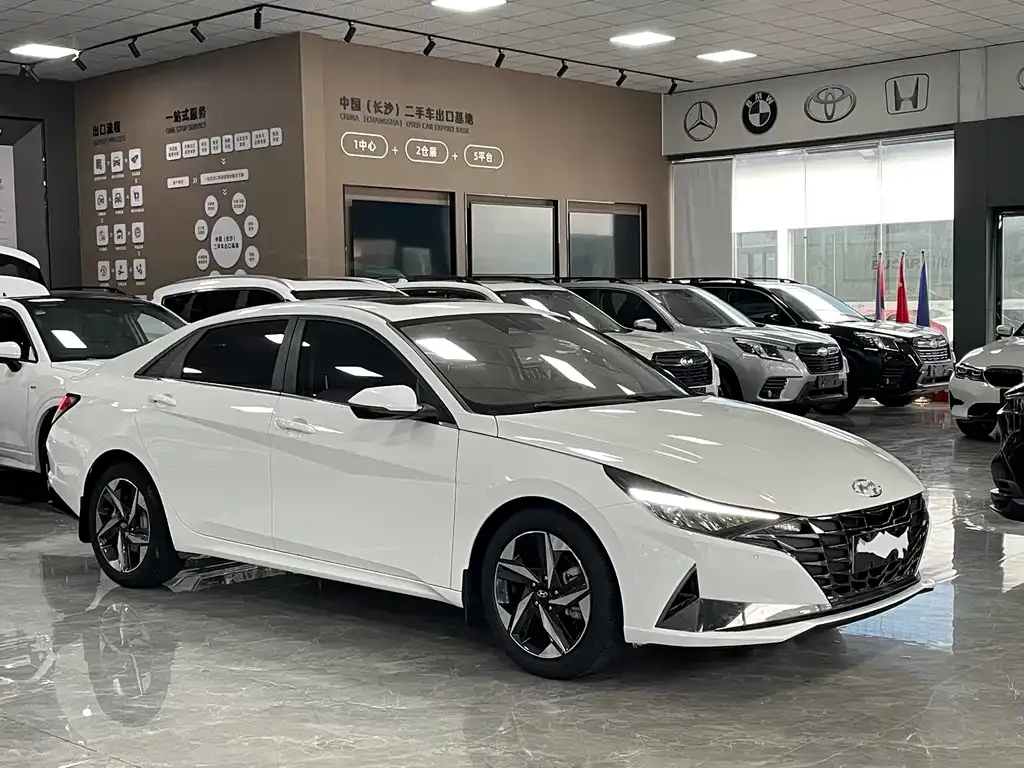 Hyundai Elantra — фото 8