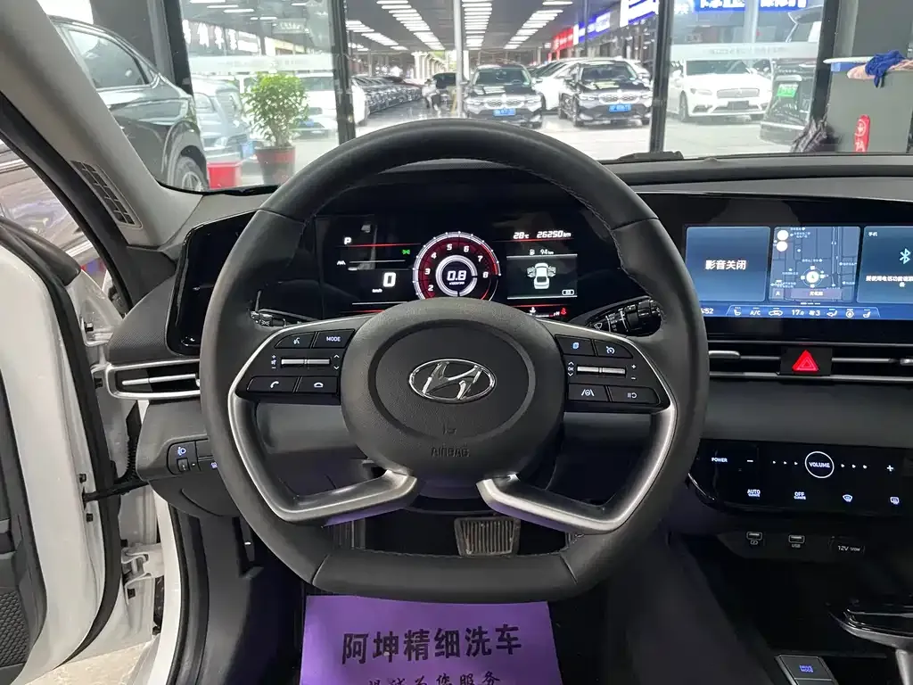 Hyundai Elantra — фото 10