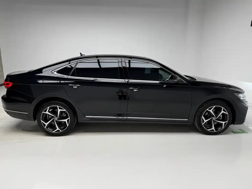 Volkswagen Passat — фото 8