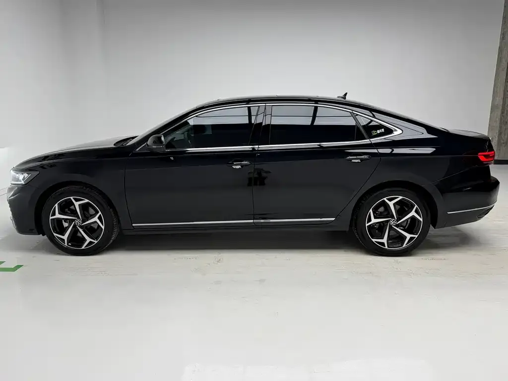 Volkswagen Passat — фото 10