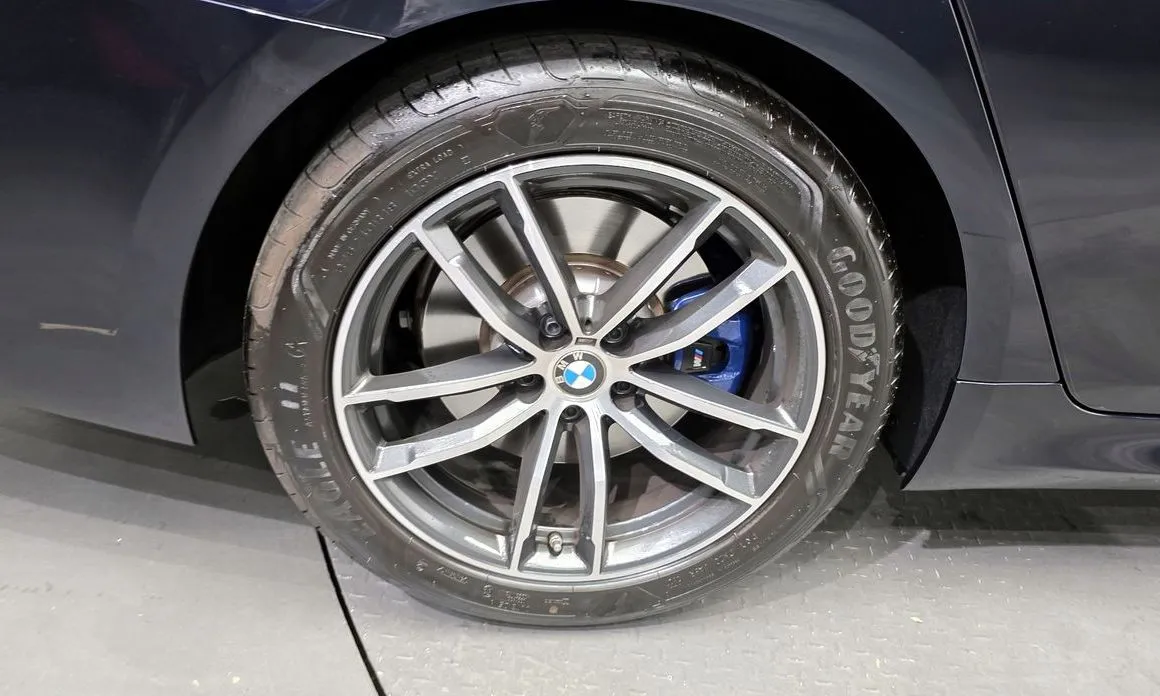 BMW 5-Series — фото 10