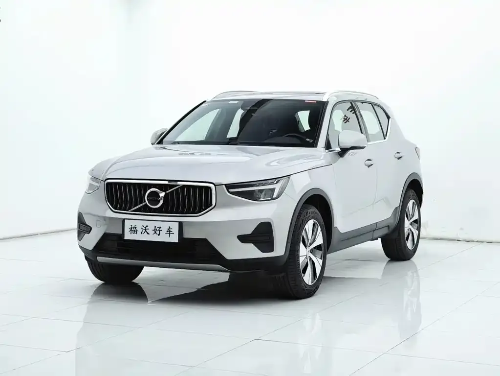 Volvo XC40 — фото 1