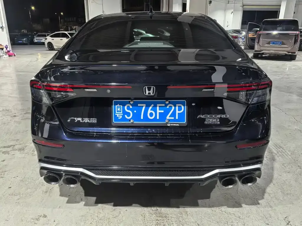Honda Accord — фото 9