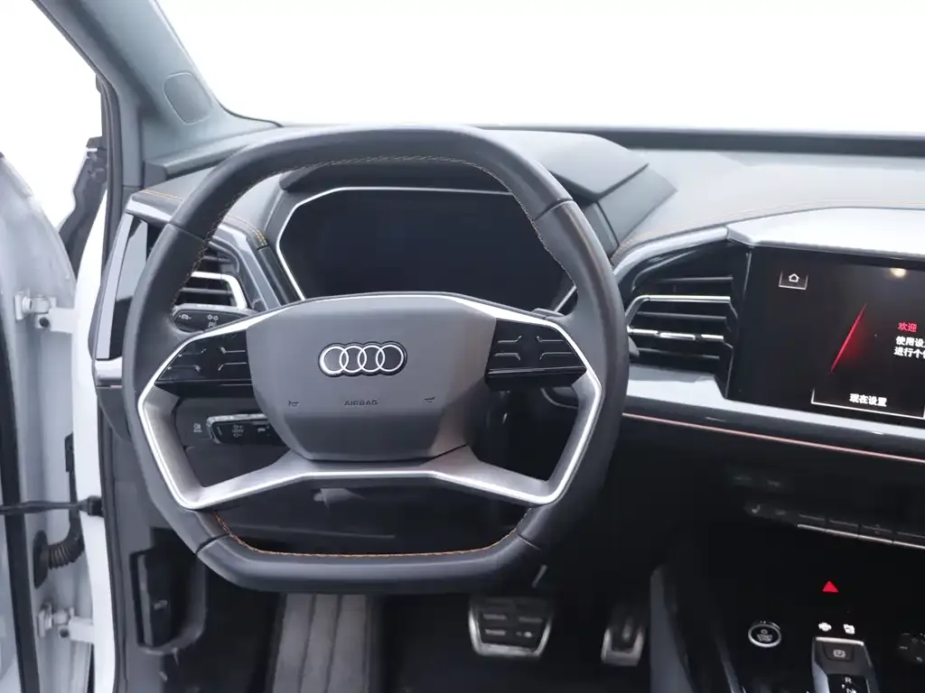 Audi Q4 e-tron — фото 8