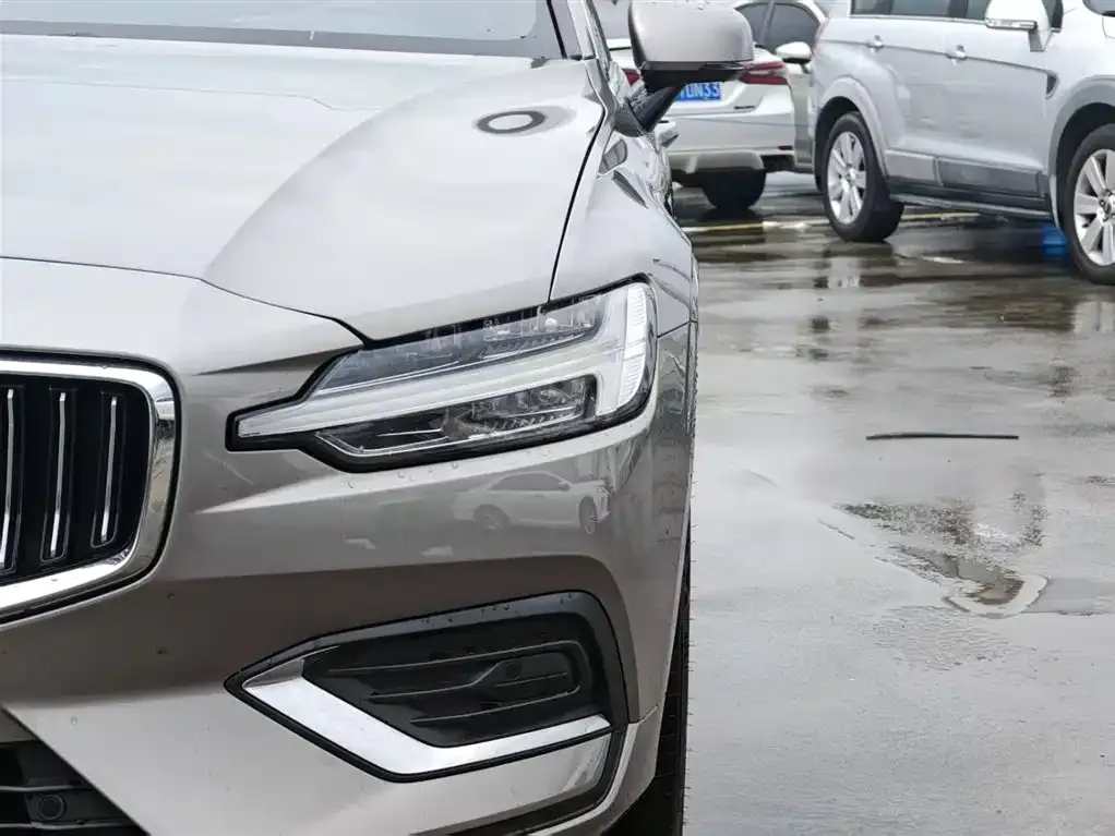 Volvo V60 2021 из CN, фото 7