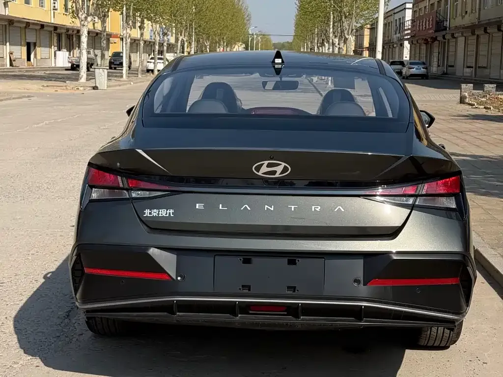 Hyundai Elantra — фото 8