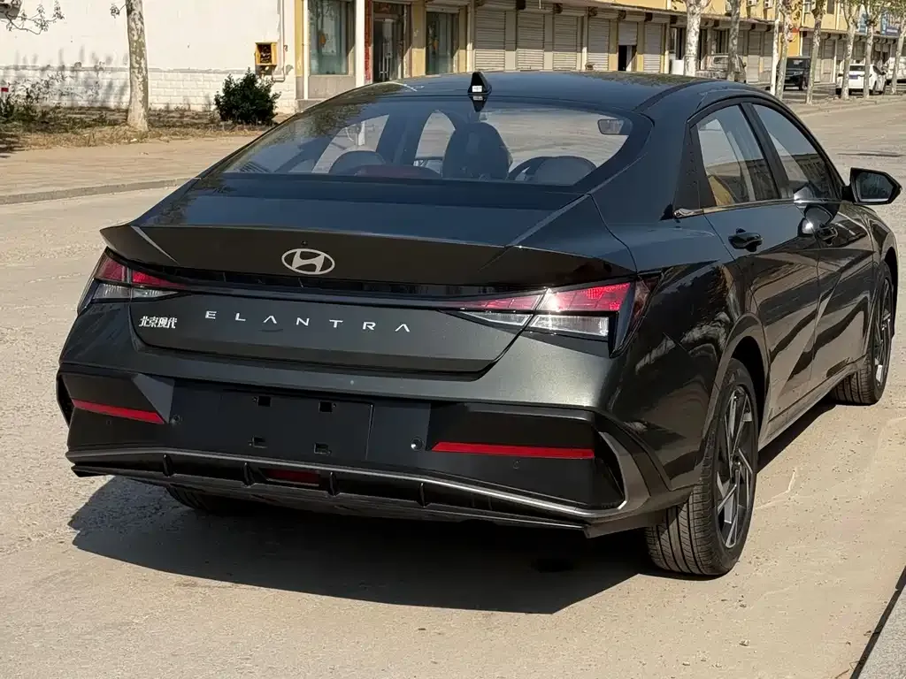 Hyundai Elantra — фото 6