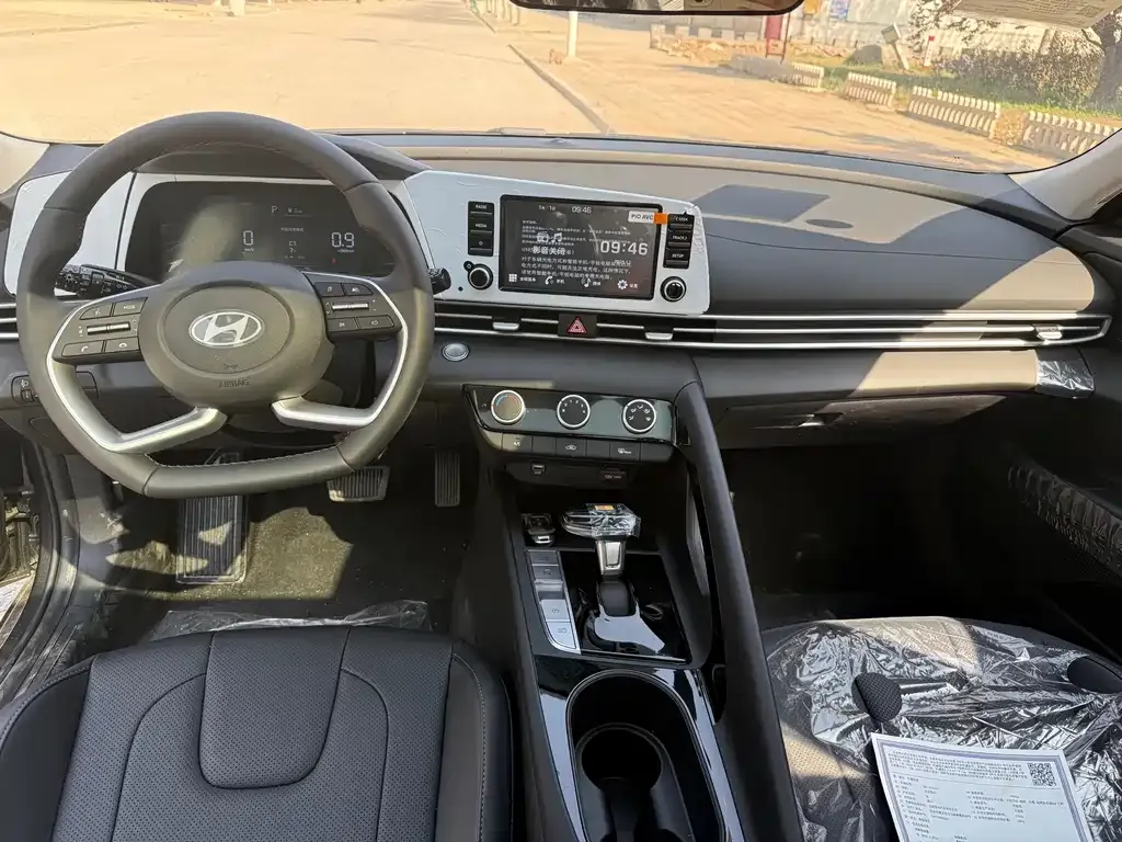 Hyundai Elantra — фото 3