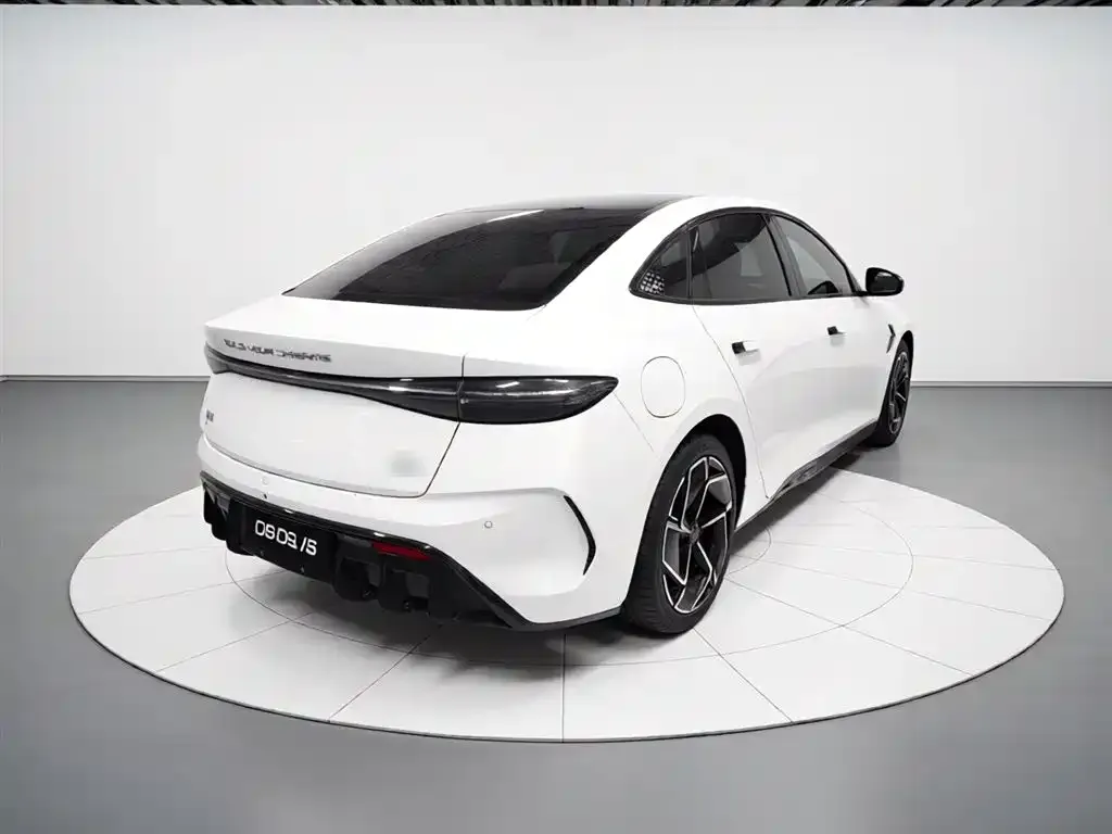 BYD Seal — фото 10