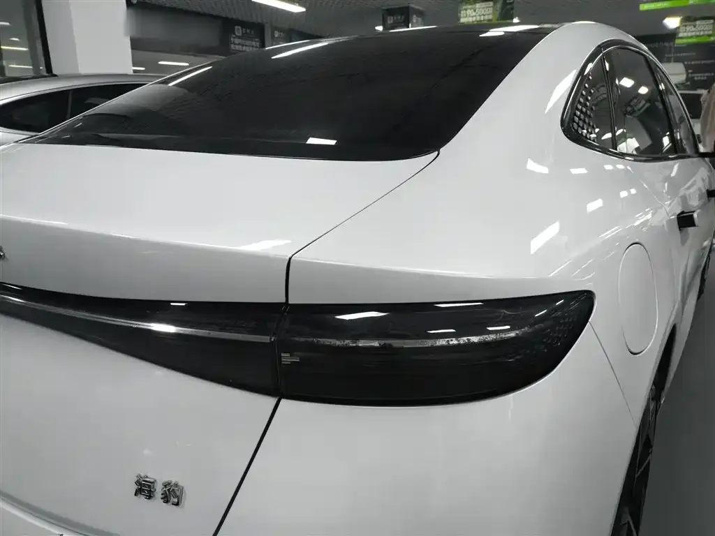 BYD Seal — фото 9