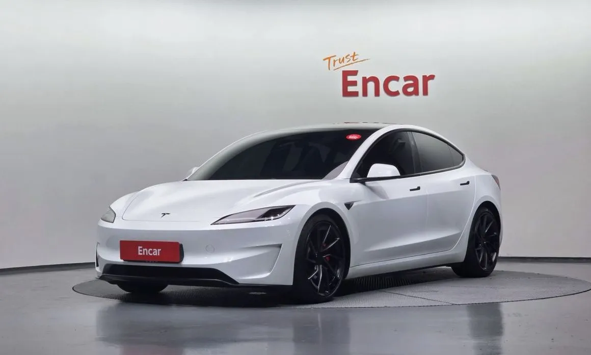 Tesla Model 3 — фото 1