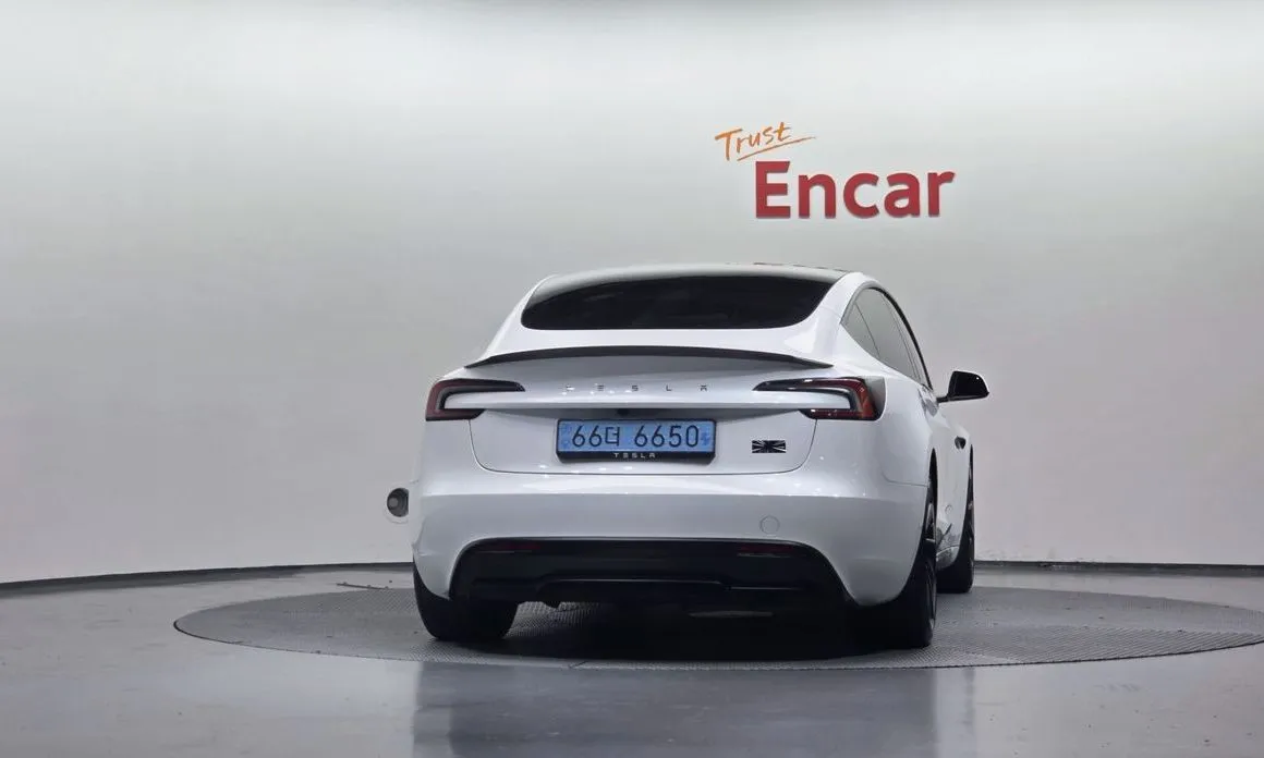 Tesla Model 3 — фото 3