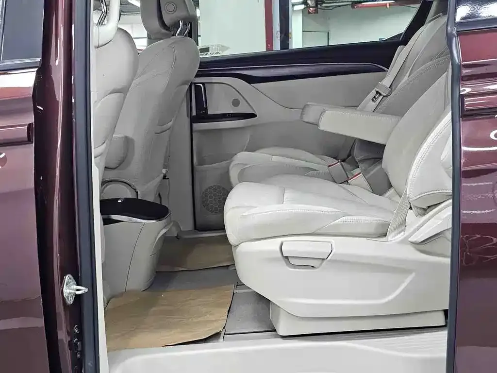 Buick GL8 2023 из CN, фото 7