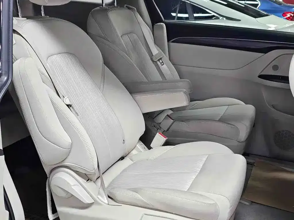 Buick GL8 2023 из CN, фото 4