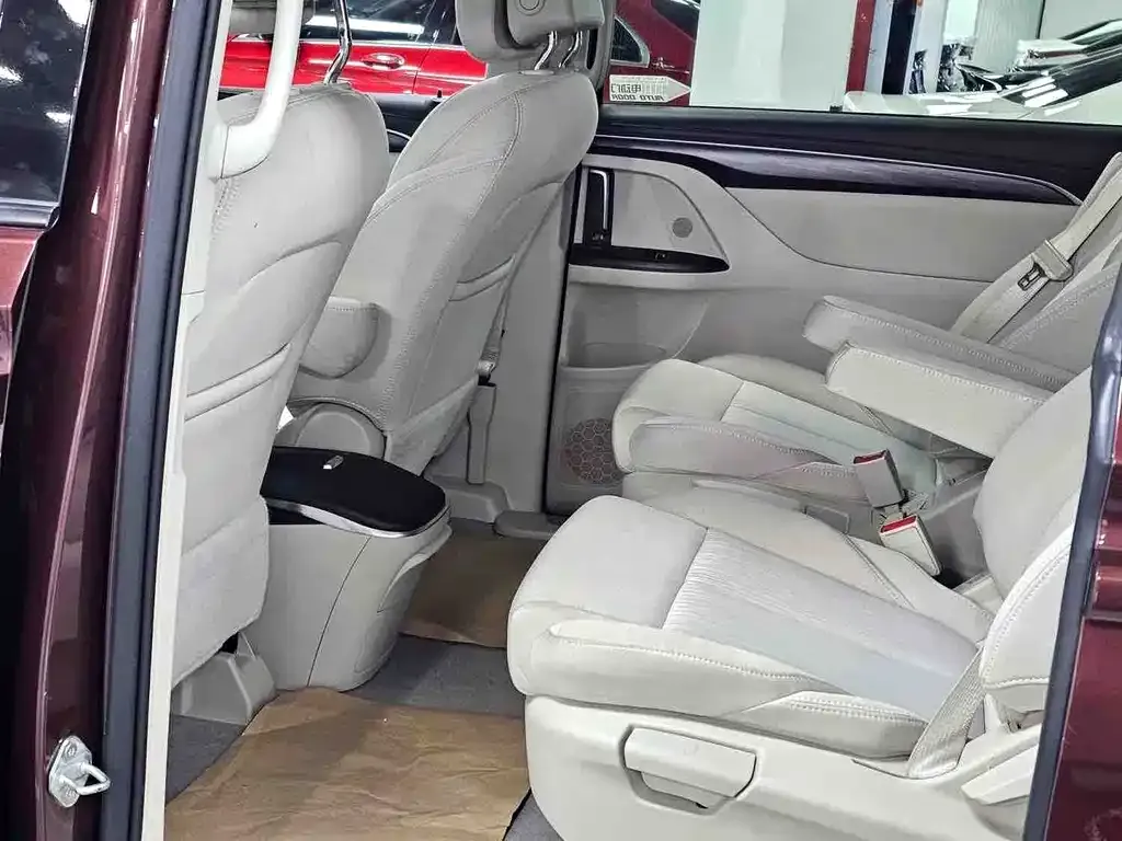 Buick GL8 2023 из CN, фото 5