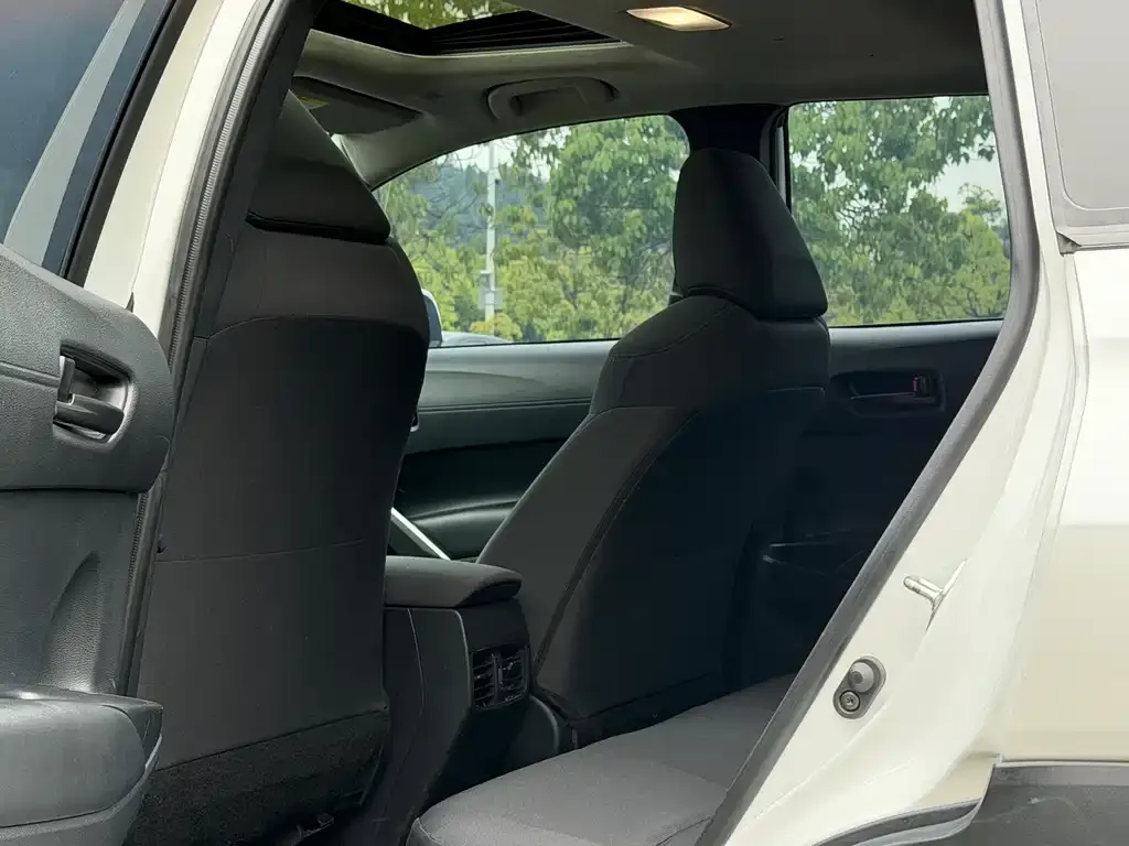 Toyota Corolla Cross 2024 из CN, фото 4