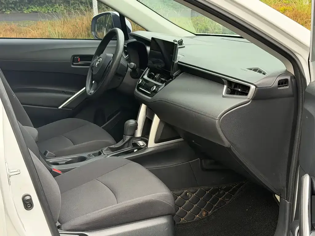 Toyota Corolla Cross 2024 из CN, фото 2