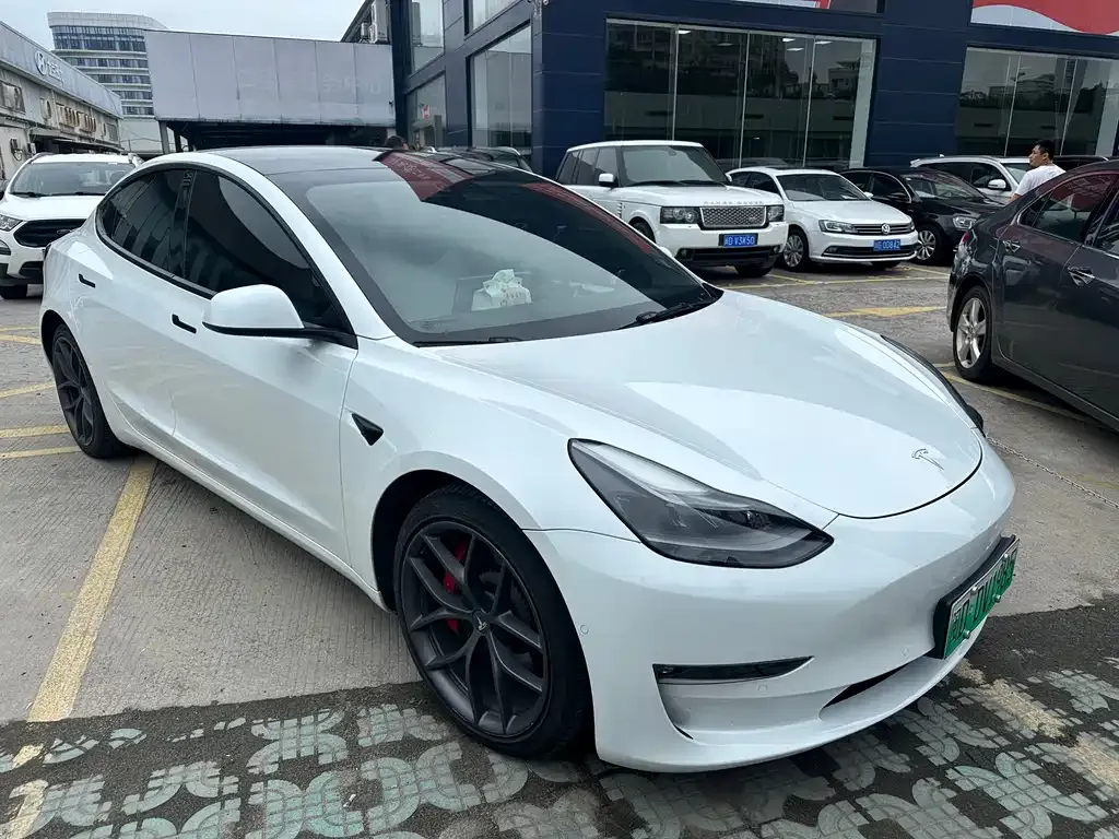 Tesla Model 3 — фото 6