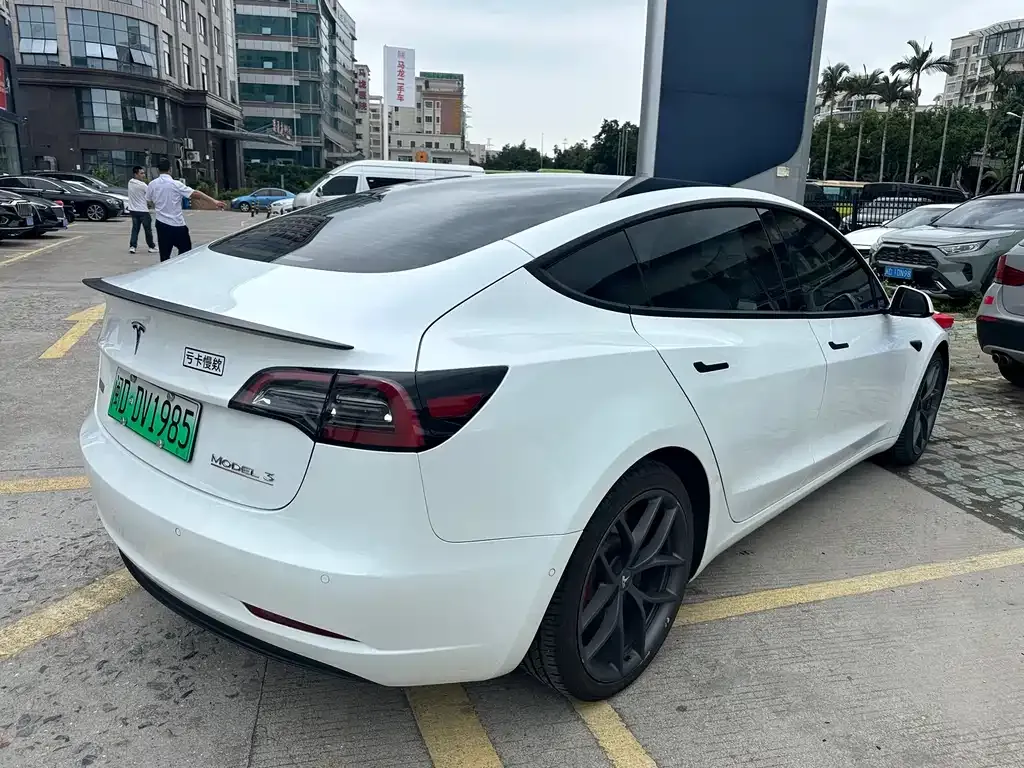 Tesla Model 3 — фото 4