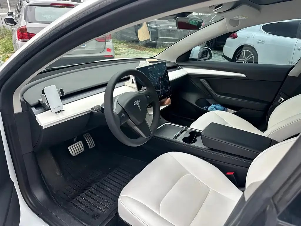 Tesla Model 3 — фото 3