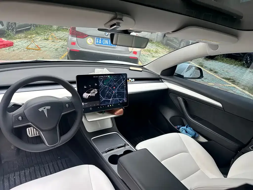 Tesla Model 3 — фото 2