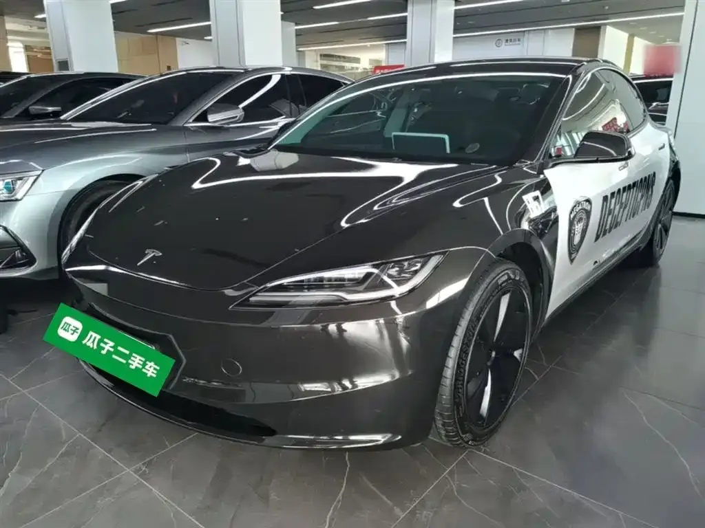Tesla Model 3 — фото 10