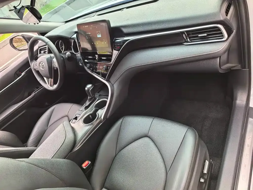 Toyota Camry 2023 из CN, фото 3