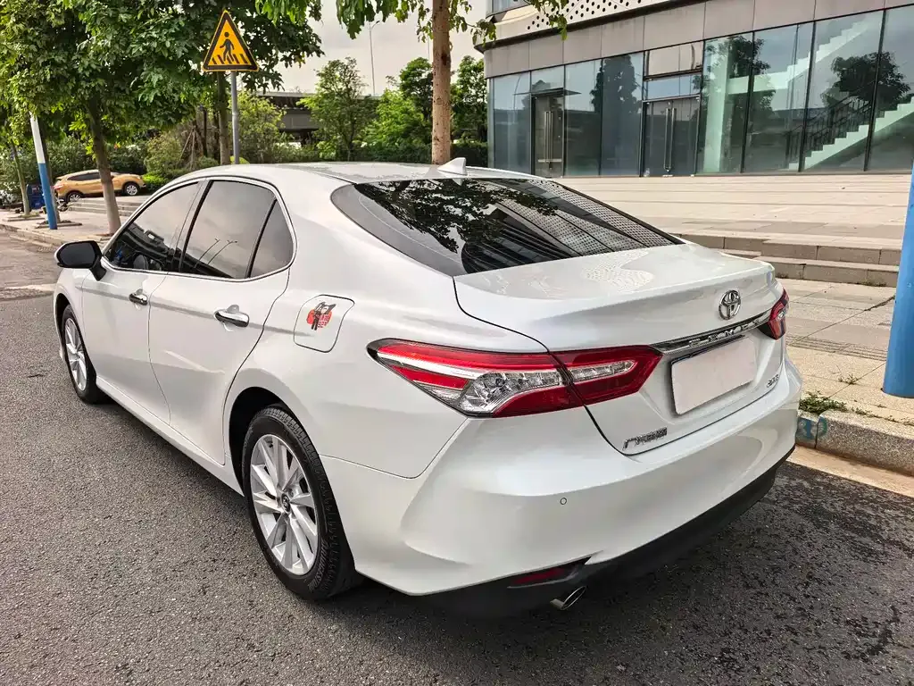 Toyota Camry 2023 из CN, фото 10