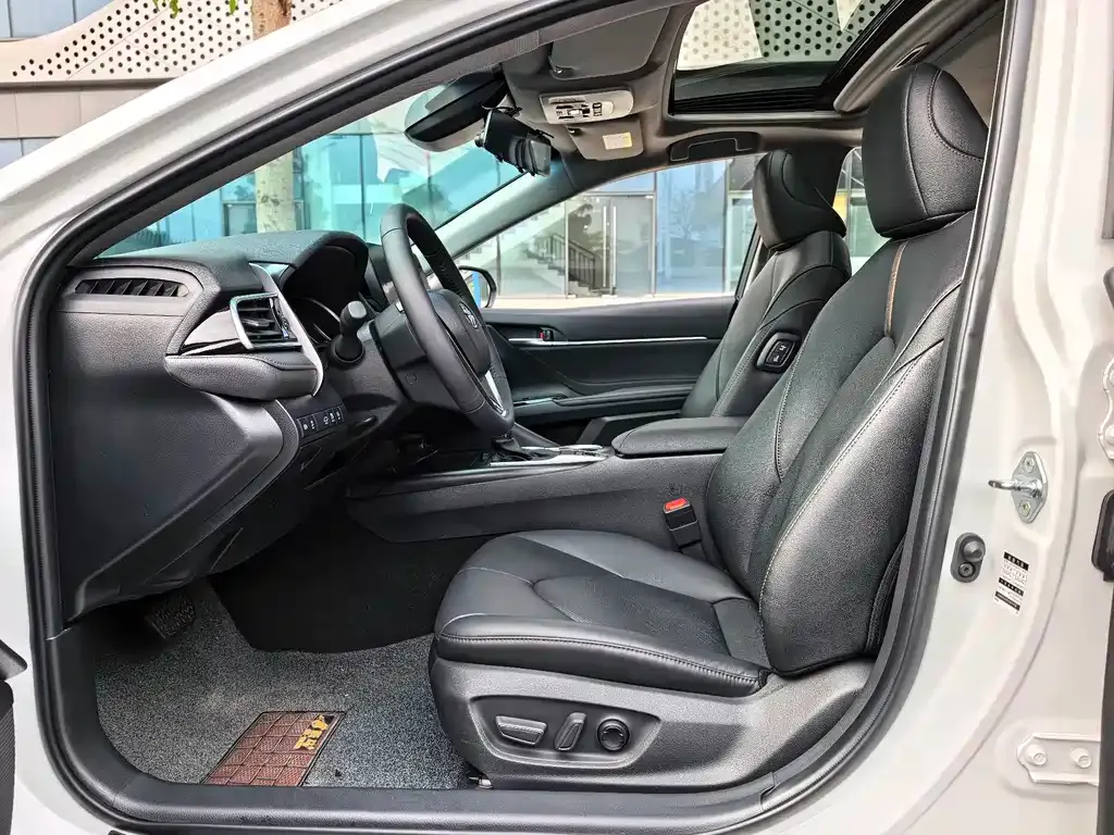 Toyota Camry 2023 из CN, фото 9