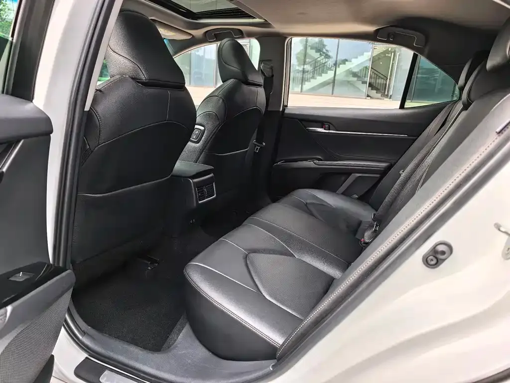 Toyota Camry 2023 из CN, фото 2