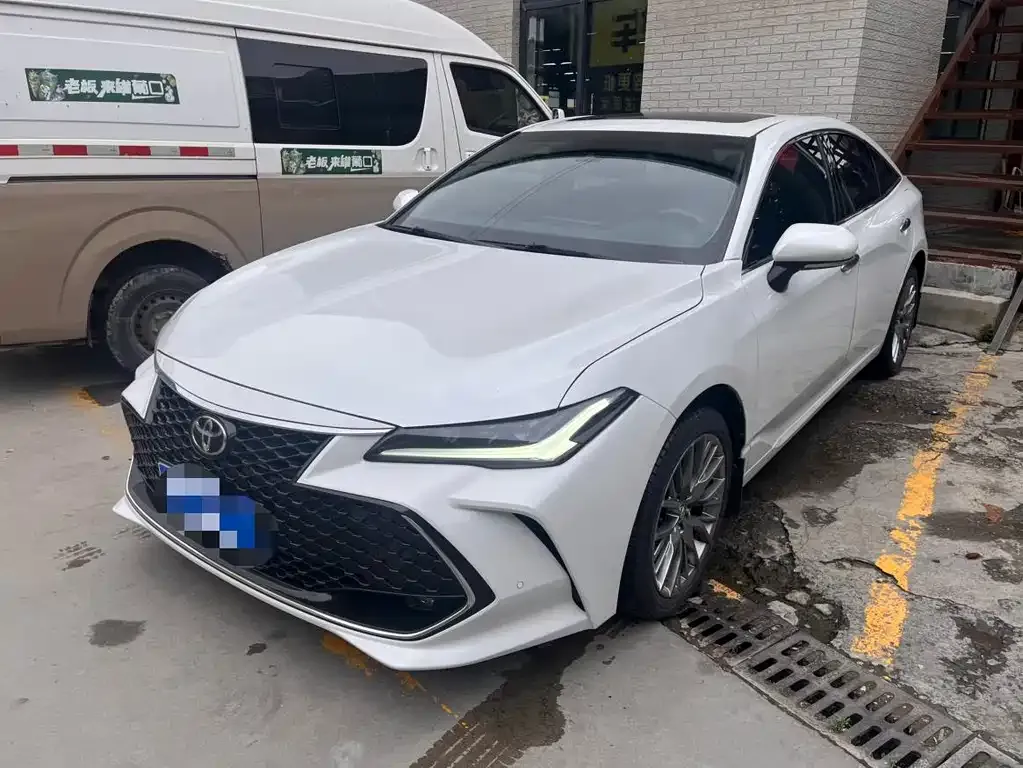 Toyota Avalon 2023 из CN, фото 1