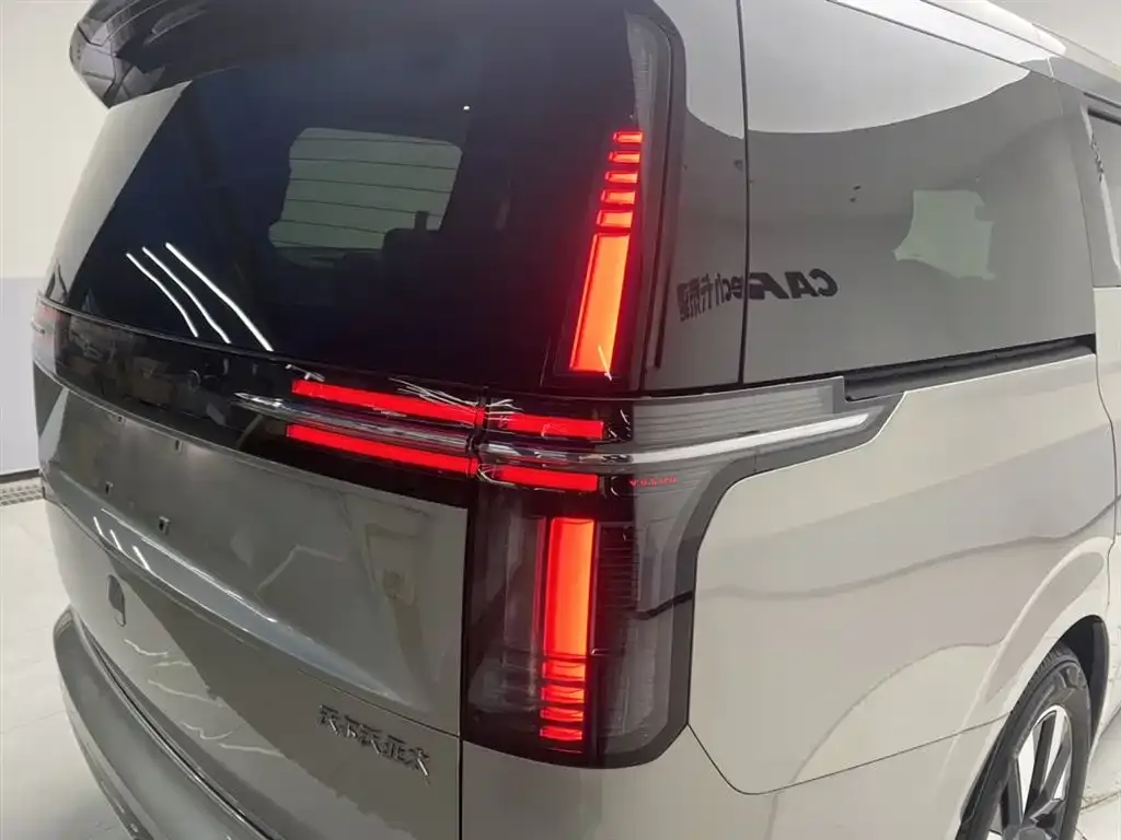 Volvo EM90 2026 из CN, фото 6