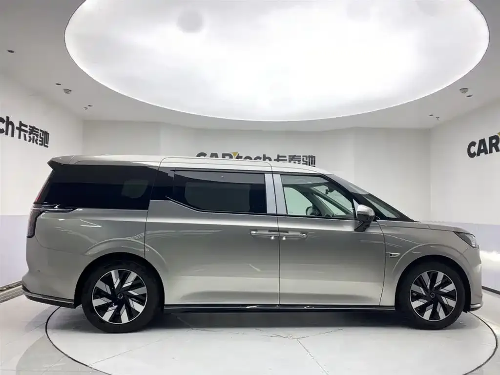 Volvo EM90 2026 из CN, фото 9
