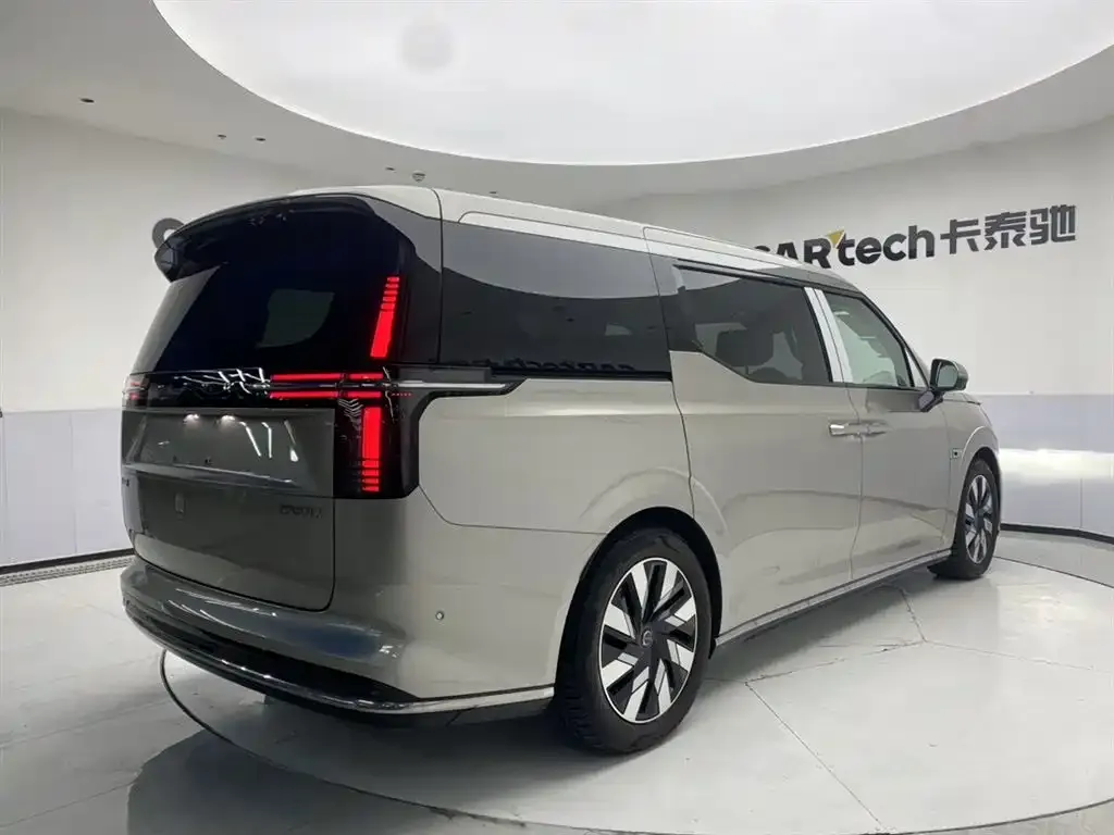 Volvo EM90 2026 из CN, фото 8
